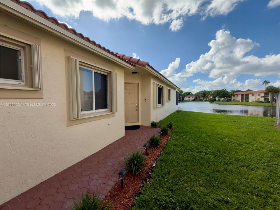 На продажу: $600,000 (3 спален, 2 ванн, 1436 Квадратных фут)