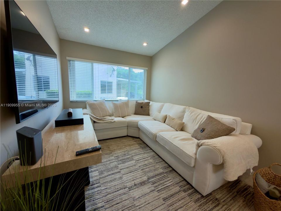 На продажу: $600,000 (3 спален, 2 ванн, 1436 Квадратных фут)