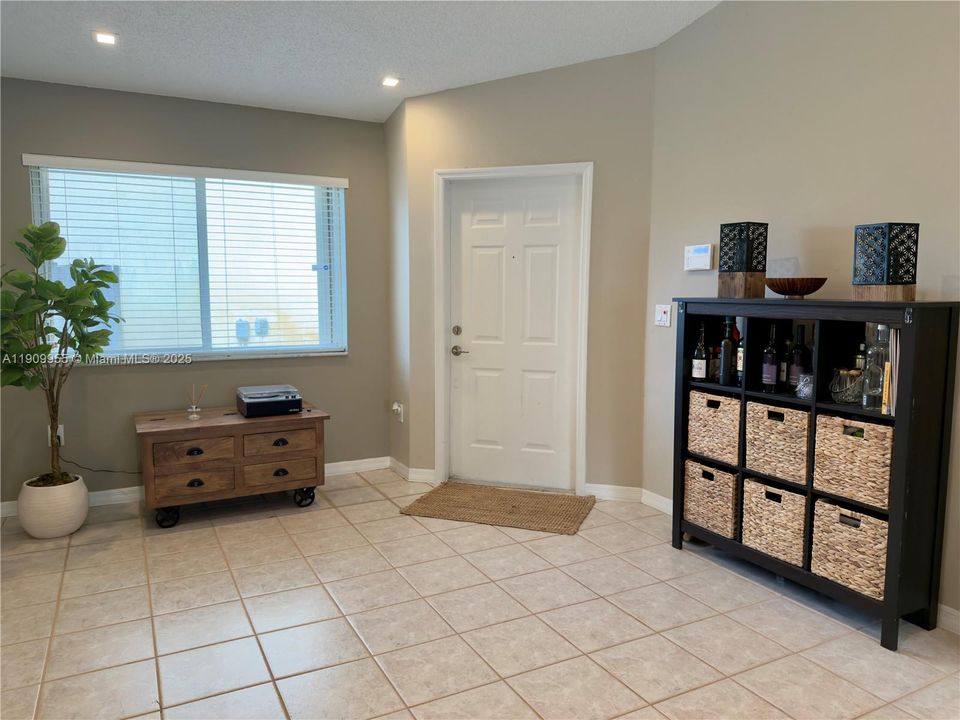 На продажу: $600,000 (3 спален, 2 ванн, 1436 Квадратных фут)