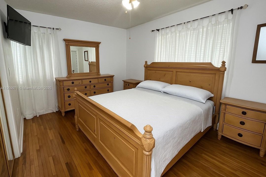 待售: $929,000 (4 贝兹, 3 浴室, 1953 平方英尺)