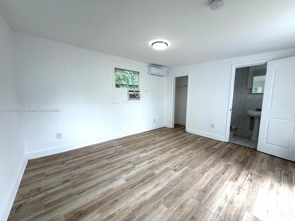 For Rent: $1,200 (0 beds, 1 baths, 2249 Square Feet)