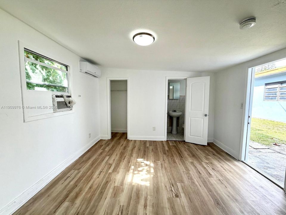 For Rent: $1,200 (0 beds, 1 baths, 2249 Square Feet)