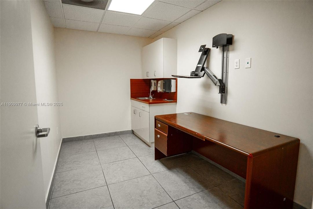 出租: $15,000 (0 贝兹, 0 浴室, 0 平方英尺)