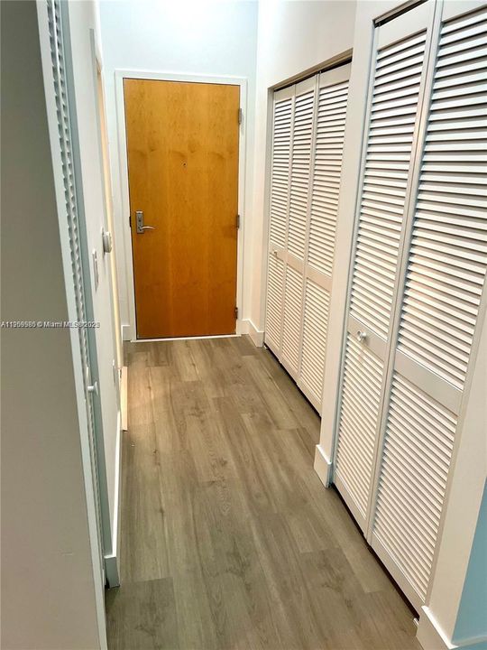 待售: $269,000 (0 贝兹, 1 浴室, 501 平方英尺)