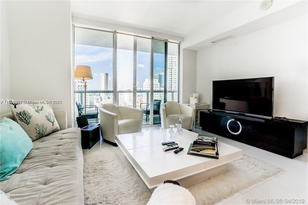 Recientemente alquilado: $3,000 (1 camas, 1 baños, 700 Pies cuadrados)