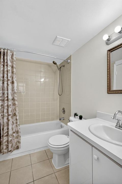 For Sale: $164,700 (1 beds, 1 baths, 658 Square Feet)