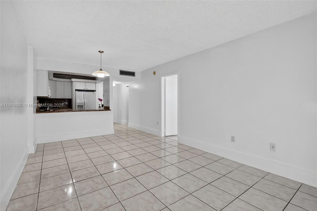 For Sale: $164,700 (1 beds, 1 baths, 658 Square Feet)