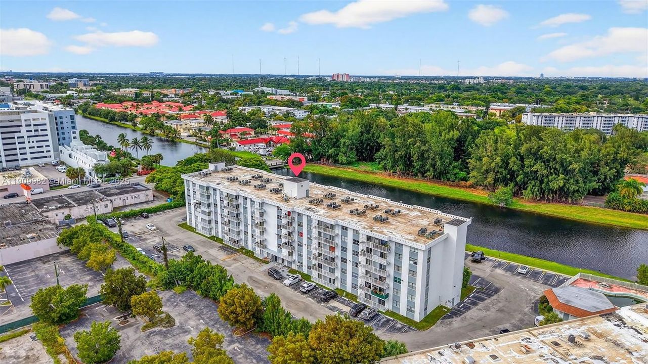 For Sale: $164,700 (1 beds, 1 baths, 658 Square Feet)