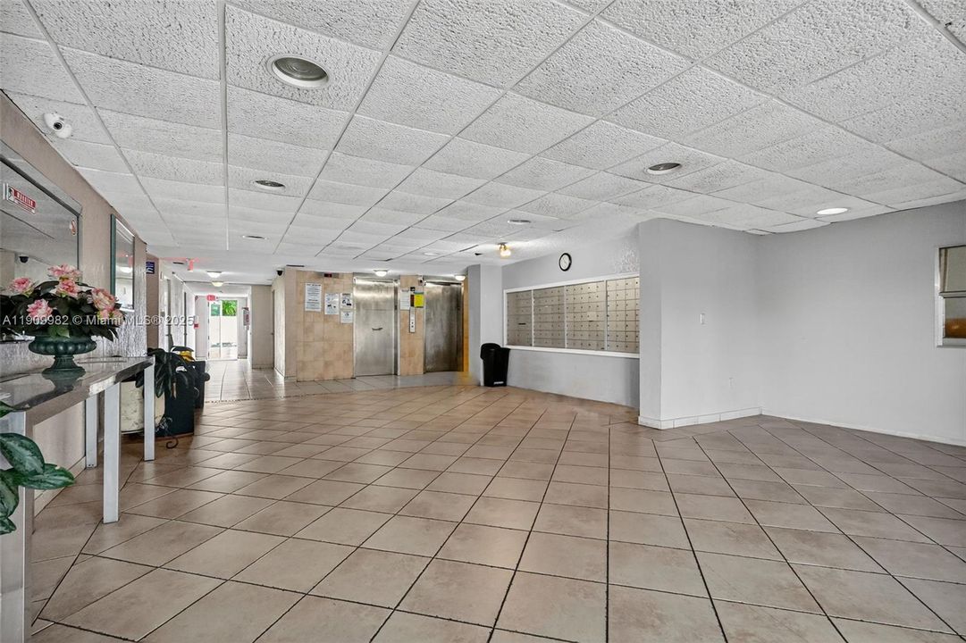 For Sale: $164,700 (1 beds, 1 baths, 658 Square Feet)