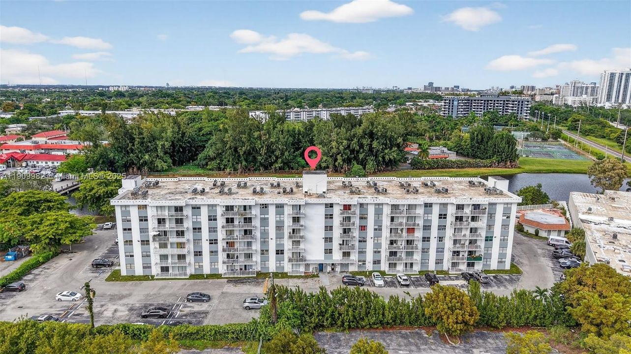 For Sale: $164,700 (1 beds, 1 baths, 658 Square Feet)