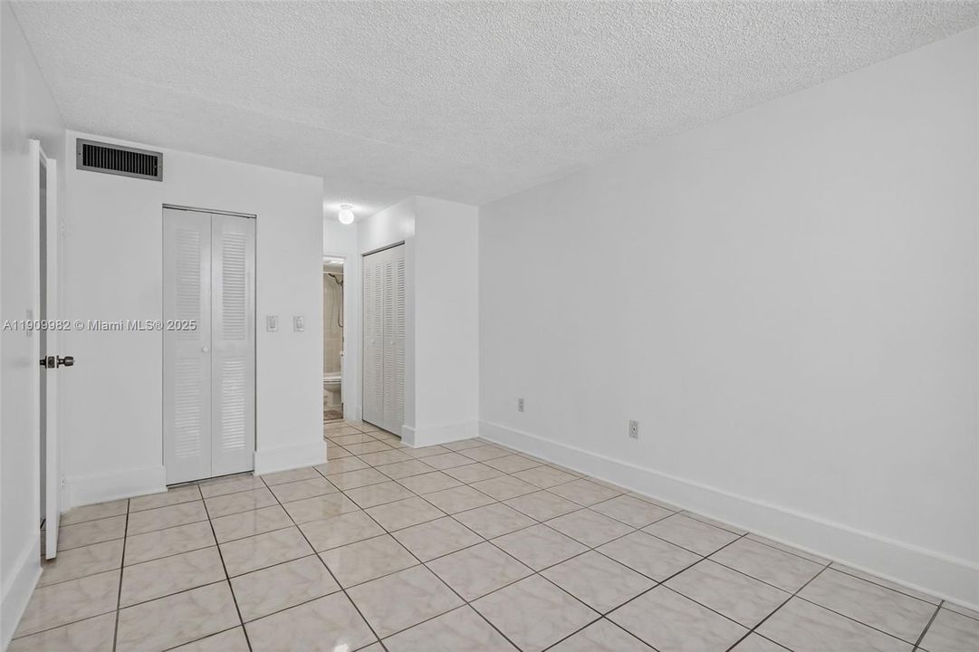 For Sale: $164,700 (1 beds, 1 baths, 658 Square Feet)