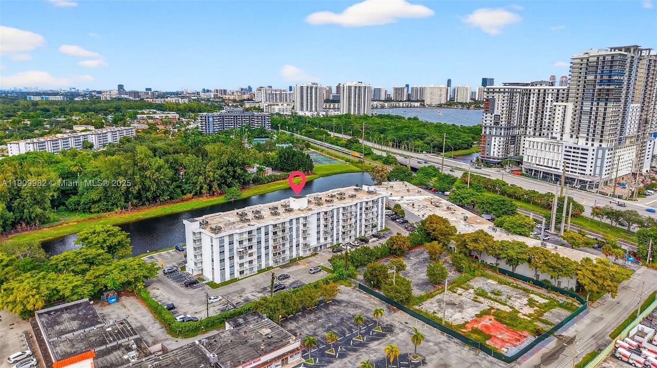 For Sale: $164,700 (1 beds, 1 baths, 658 Square Feet)