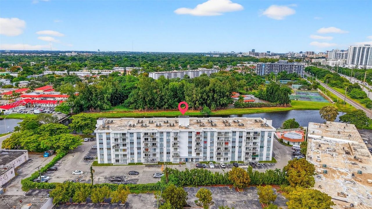 For Sale: $164,700 (1 beds, 1 baths, 658 Square Feet)