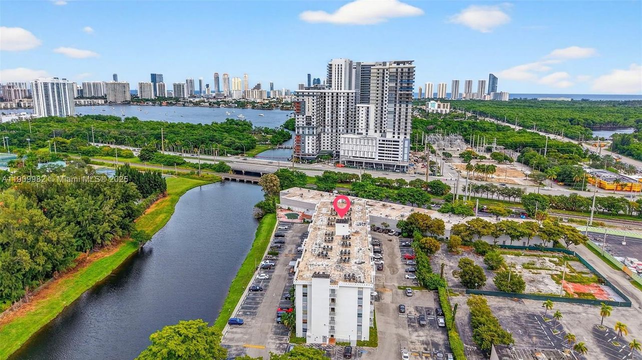 For Sale: $164,700 (1 beds, 1 baths, 658 Square Feet)