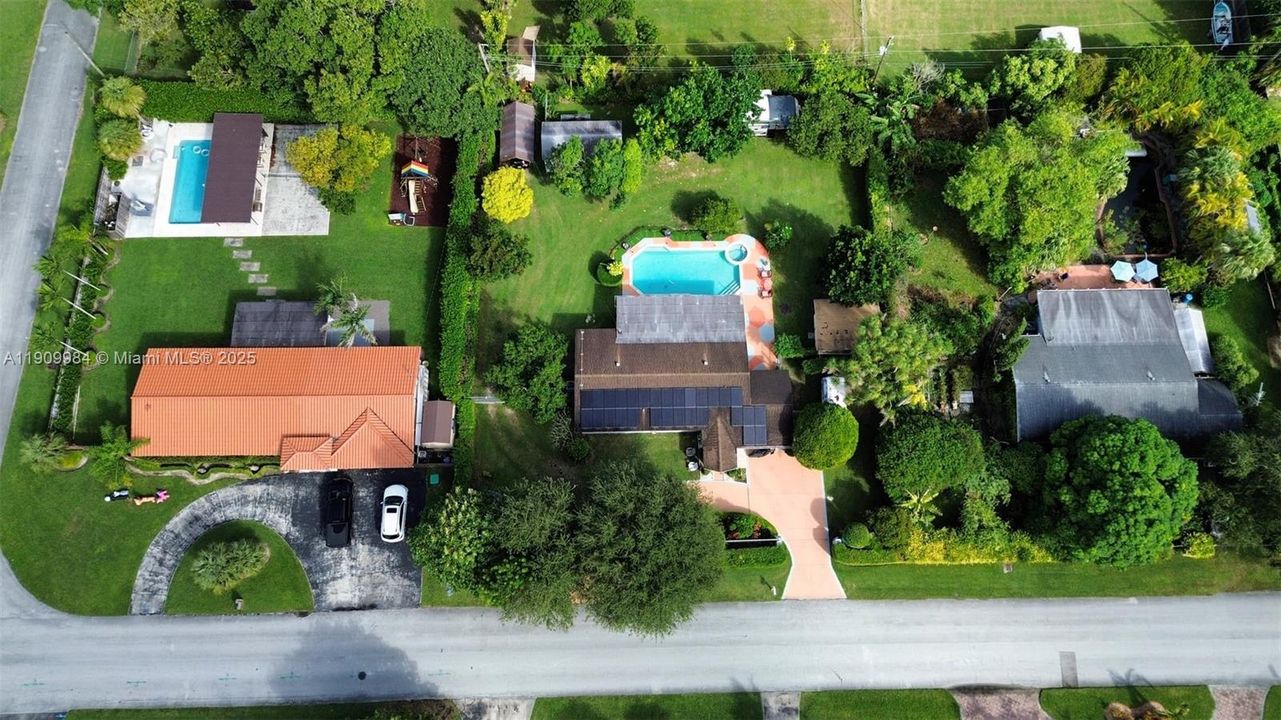 合同活跃: $3,500 (3 贝兹, 2 浴室, 1599 平方英尺)