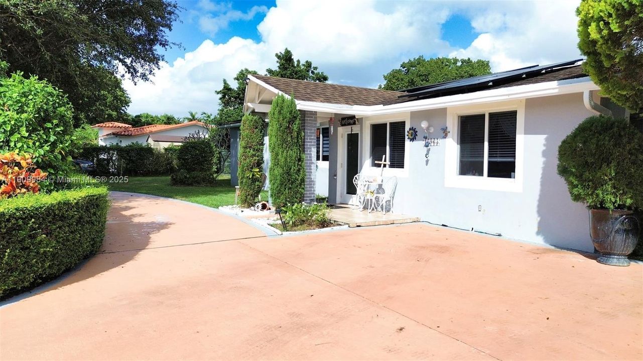 合同活跃: $3,500 (3 贝兹, 2 浴室, 1599 平方英尺)