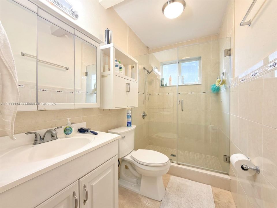 合同活跃: $3,500 (3 贝兹, 2 浴室, 1599 平方英尺)