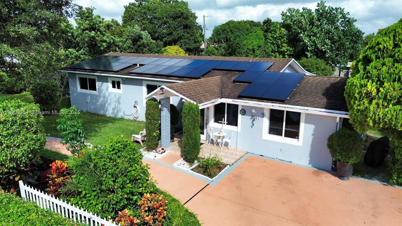 合同活跃: $3,500 (3 贝兹, 2 浴室, 1599 平方英尺)