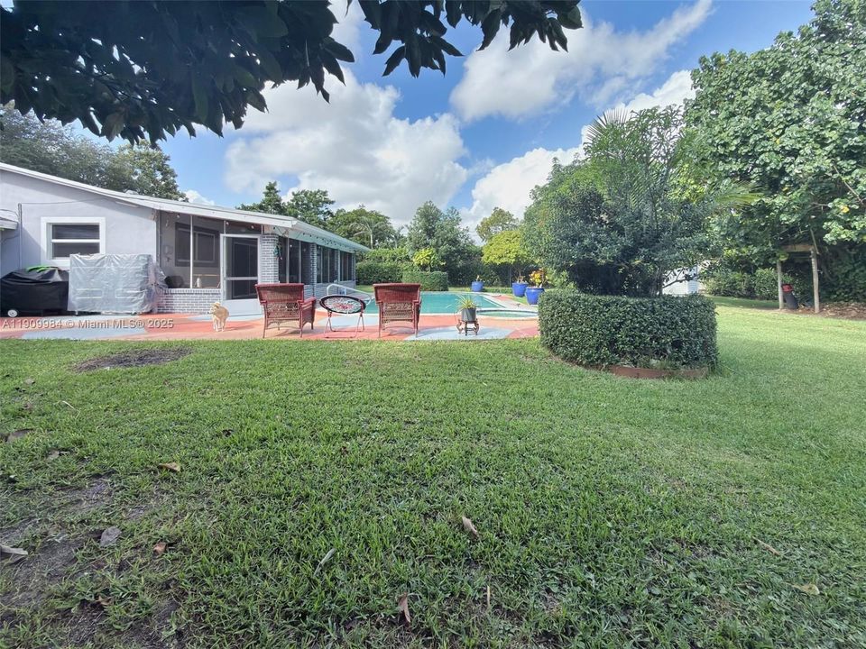 合同活跃: $3,500 (3 贝兹, 2 浴室, 1599 平方英尺)