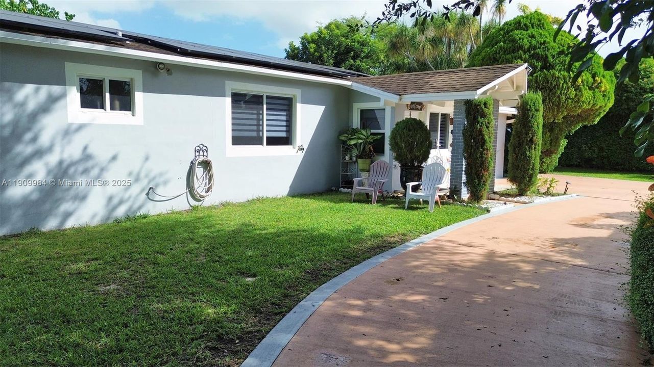 合同活跃: $3,500 (3 贝兹, 2 浴室, 1599 平方英尺)