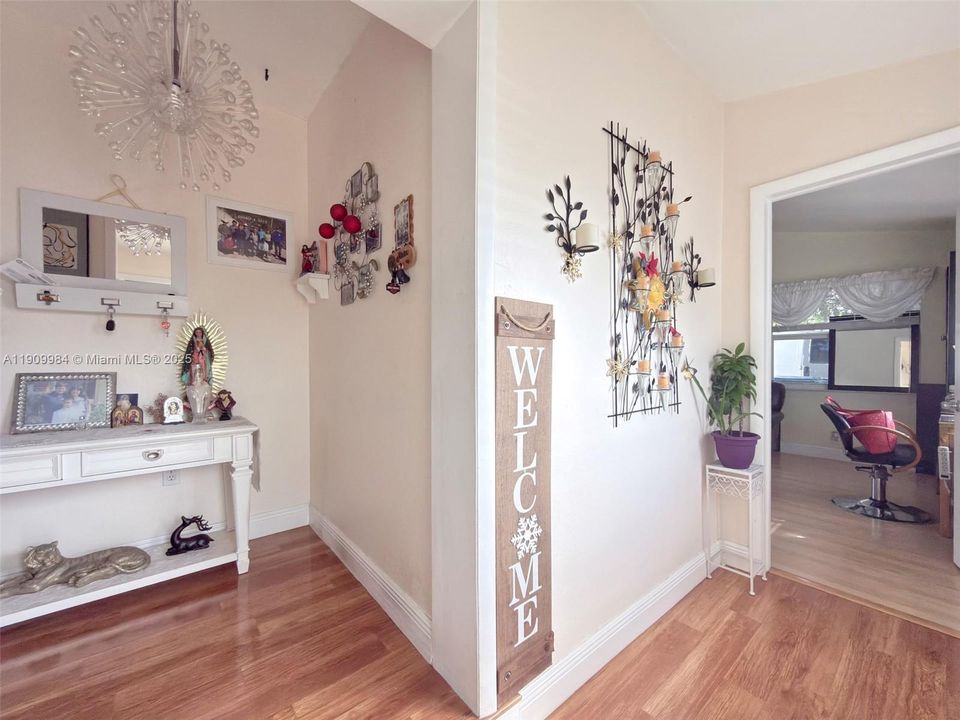 合同活跃: $3,500 (3 贝兹, 2 浴室, 1599 平方英尺)