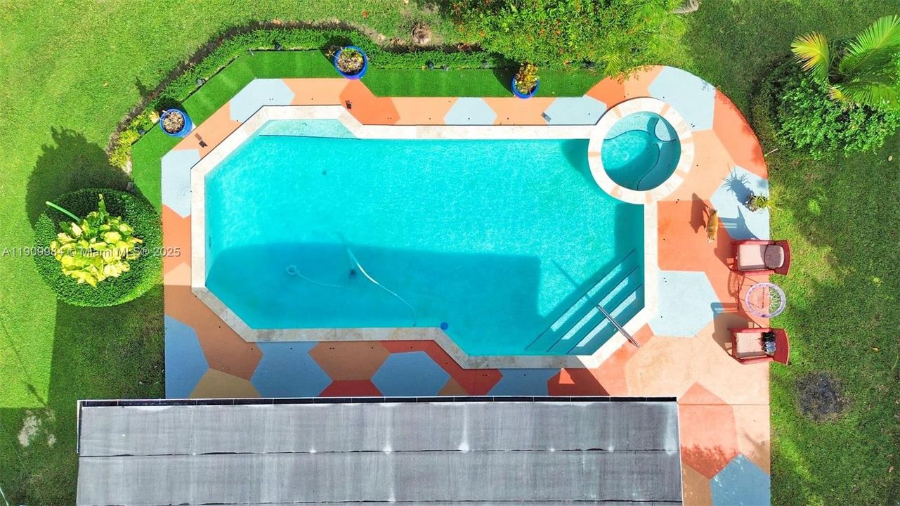 合同活跃: $3,500 (3 贝兹, 2 浴室, 1599 平方英尺)