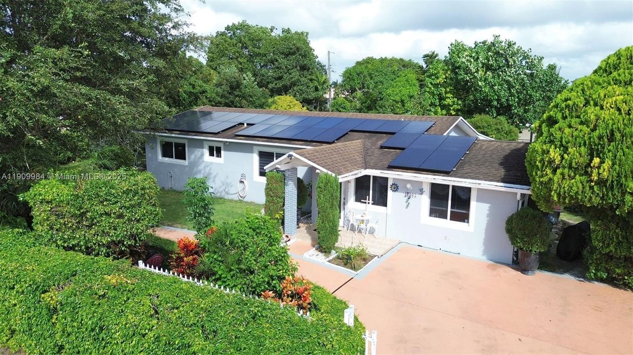 合同活跃: $3,500 (3 贝兹, 2 浴室, 1599 平方英尺)