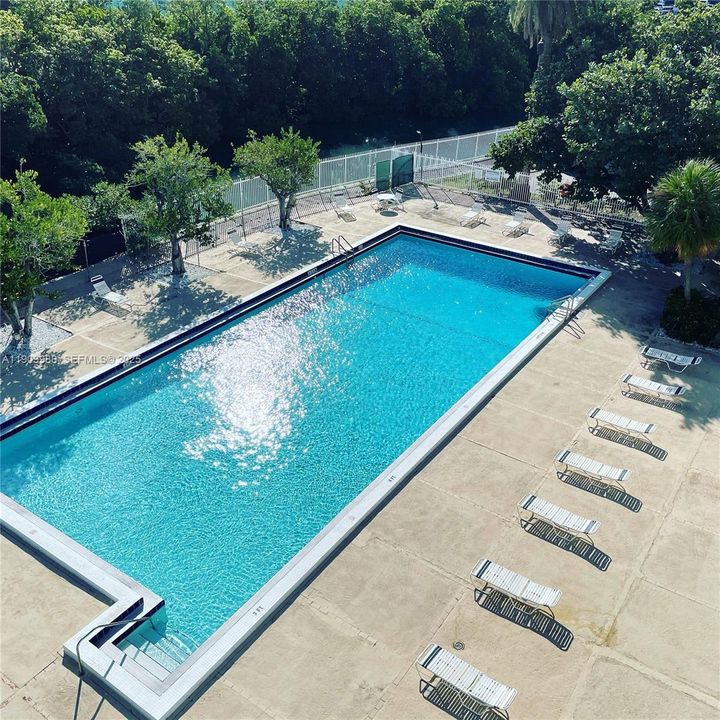 Recientemente alquilado: $2,495 (2 camas, 2 baños, 1100 Pies cuadrados)