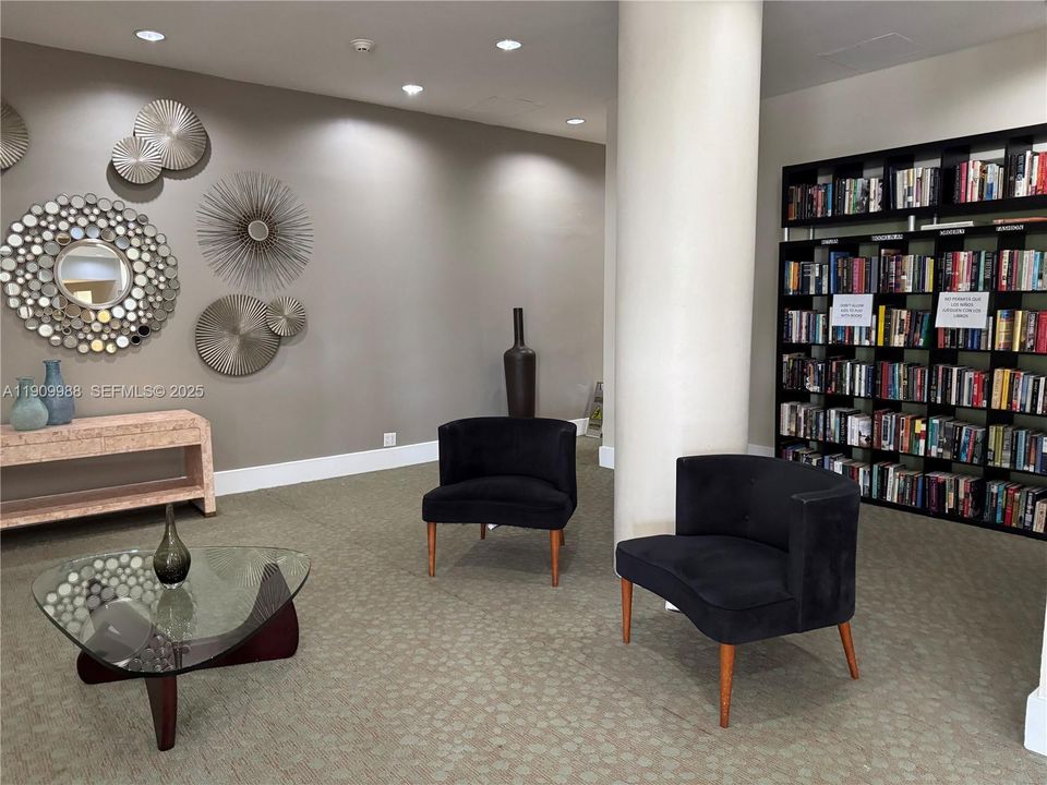 Recientemente alquilado: $2,495 (2 camas, 2 baños, 1100 Pies cuadrados)