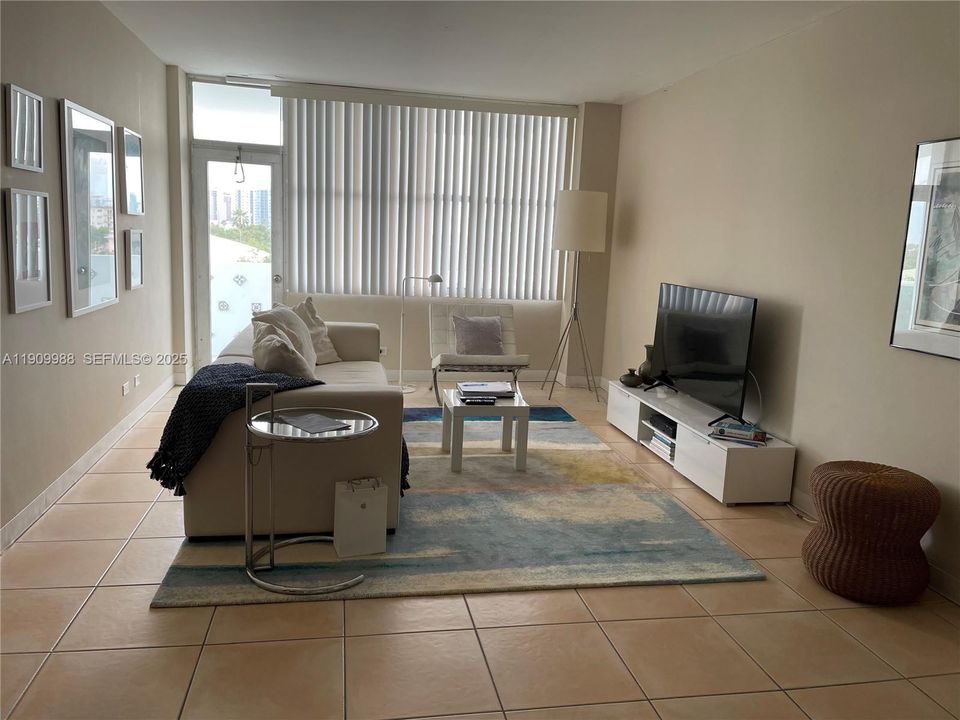 Recientemente alquilado: $2,495 (2 camas, 2 baños, 1100 Pies cuadrados)