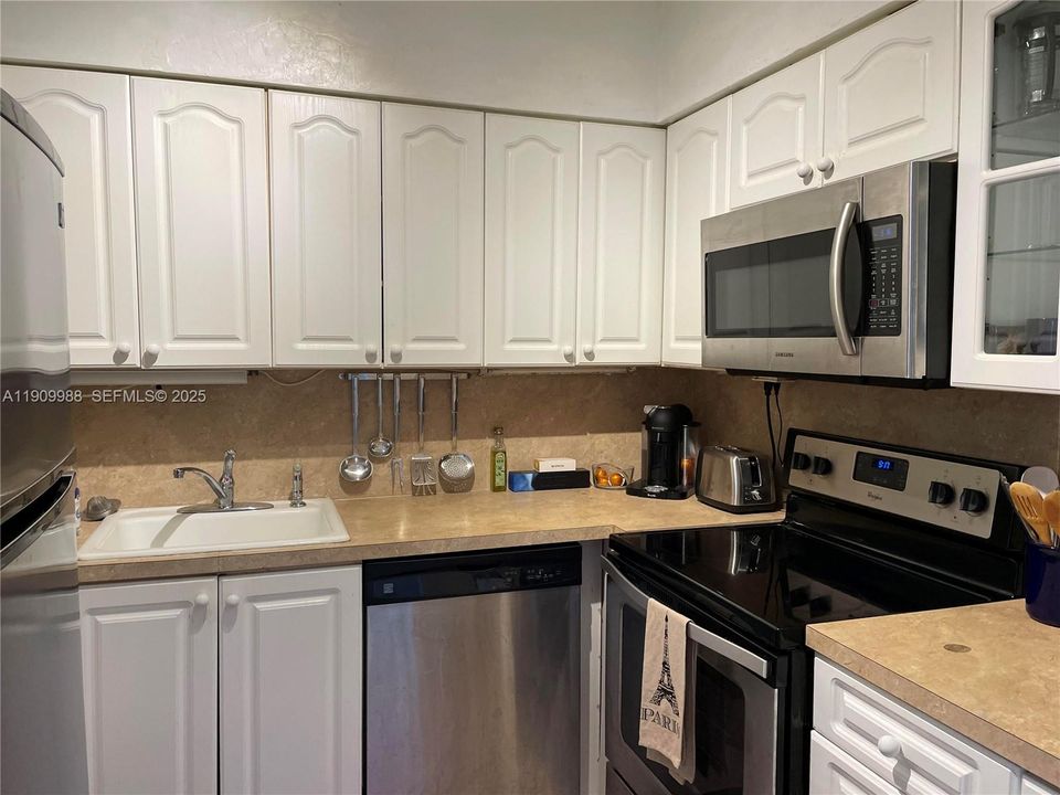 Recientemente alquilado: $2,495 (2 camas, 2 baños, 1100 Pies cuadrados)