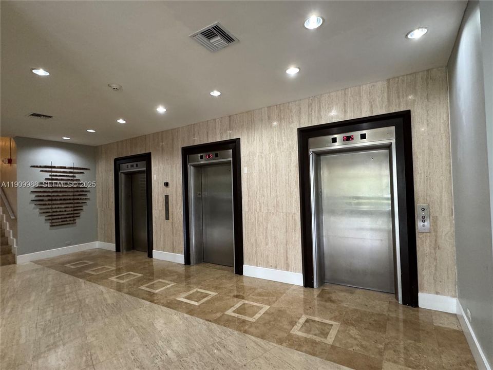 Recientemente alquilado: $2,495 (2 camas, 2 baños, 1100 Pies cuadrados)