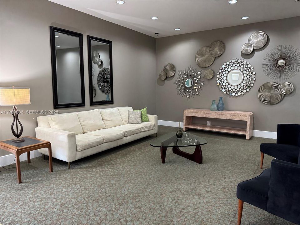 Recientemente alquilado: $2,495 (2 camas, 2 baños, 1100 Pies cuadrados)