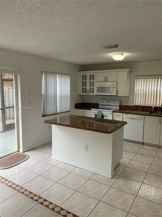 For Rent: $3,500 (3 beds, 2 baths, 1628 Square Feet)