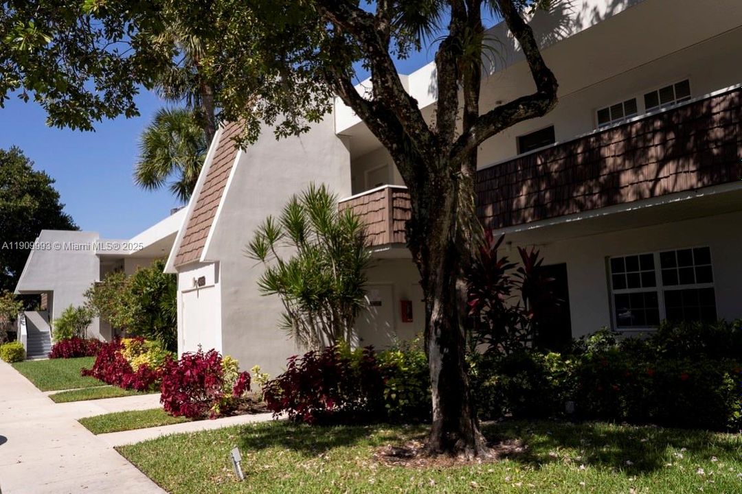 For Rent: $3,800 (3 beds, 2 baths, 1444 Square Feet)