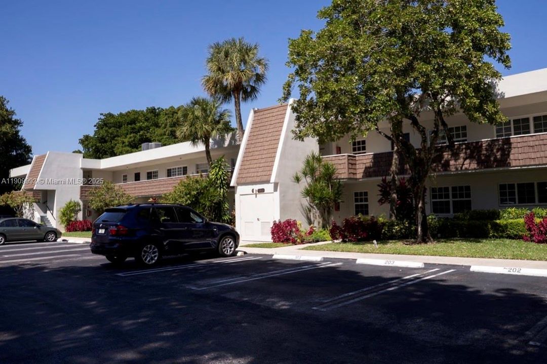 For Rent: $3,800 (3 beds, 2 baths, 1444 Square Feet)