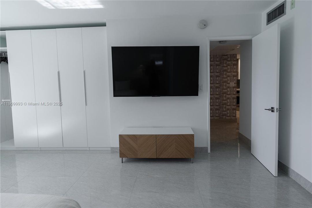 For Rent: $3,800 (3 beds, 2 baths, 1444 Square Feet)