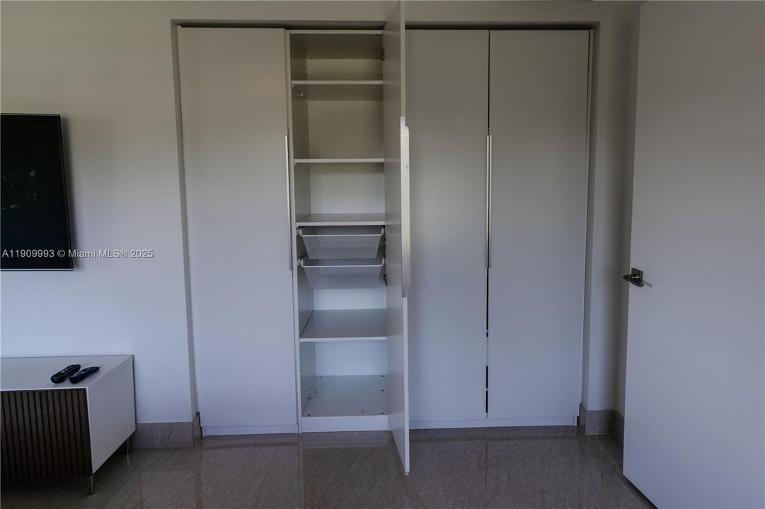 For Rent: $3,800 (3 beds, 2 baths, 1444 Square Feet)