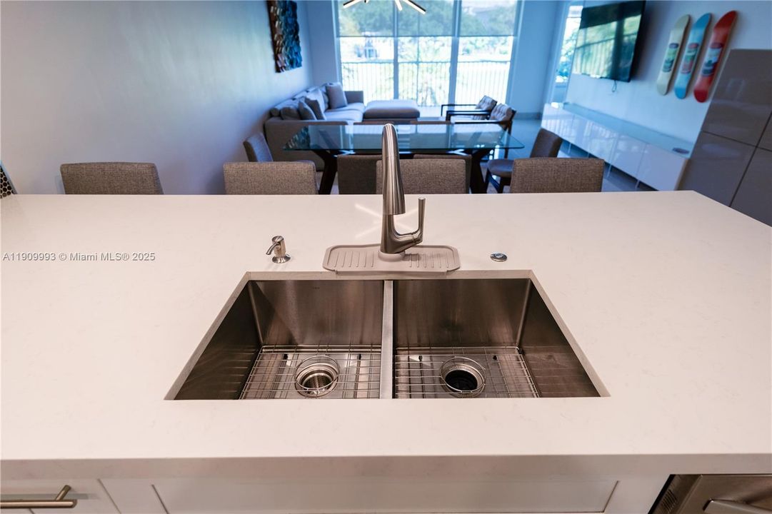 For Rent: $3,800 (3 beds, 2 baths, 1444 Square Feet)