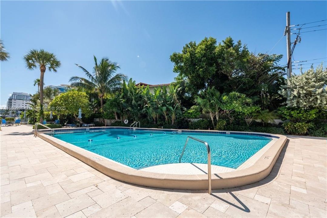 Под контрактом: $2,400 (1 спален, 1 ванн, 955 Квадратных фут)