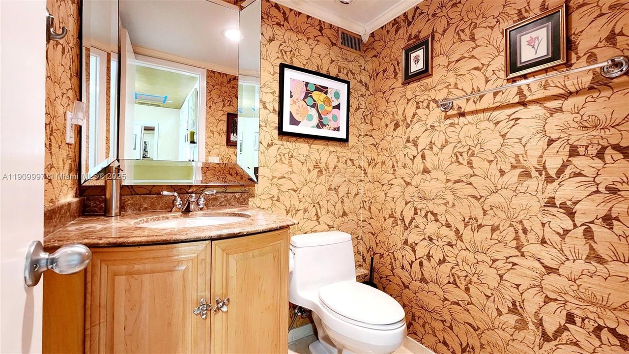 Под контрактом: $2,400 (1 спален, 1 ванн, 955 Квадратных фут)