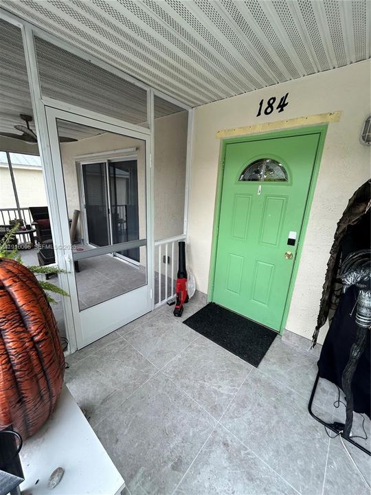 For Rent: $2,800 (2 beds, 1 baths, 875 Square Feet)