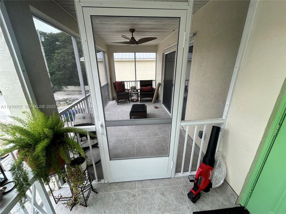 For Rent: $2,500 (2 beds, 1 baths, 875 Square Feet)