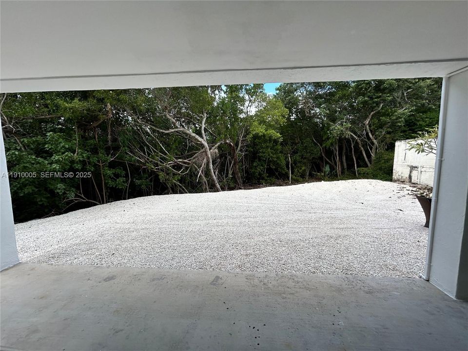 For Rent: $2,500 (2 beds, 1 baths, 875 Square Feet)