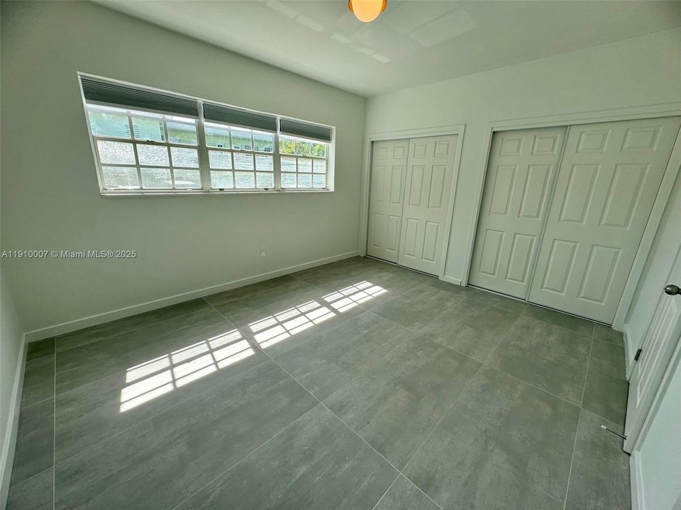 Active With Contract: $2,100 (1 beds, 1 baths, 750 Square Feet)