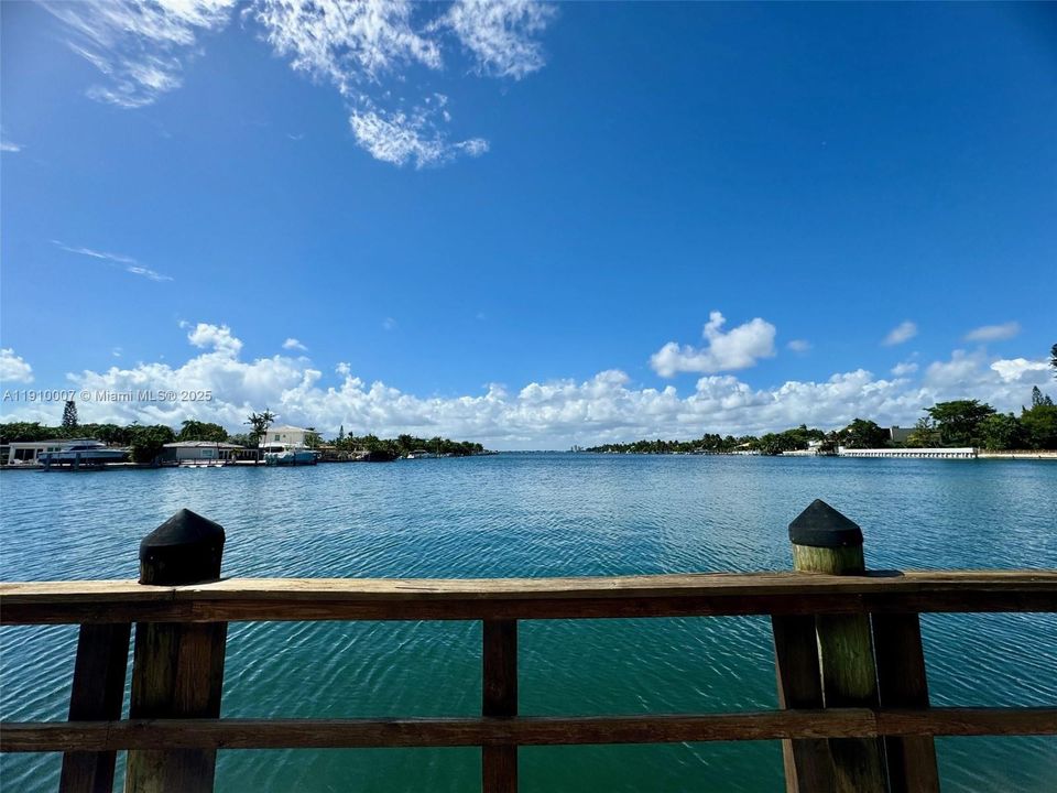 Active With Contract: $2,100 (1 beds, 1 baths, 750 Square Feet)