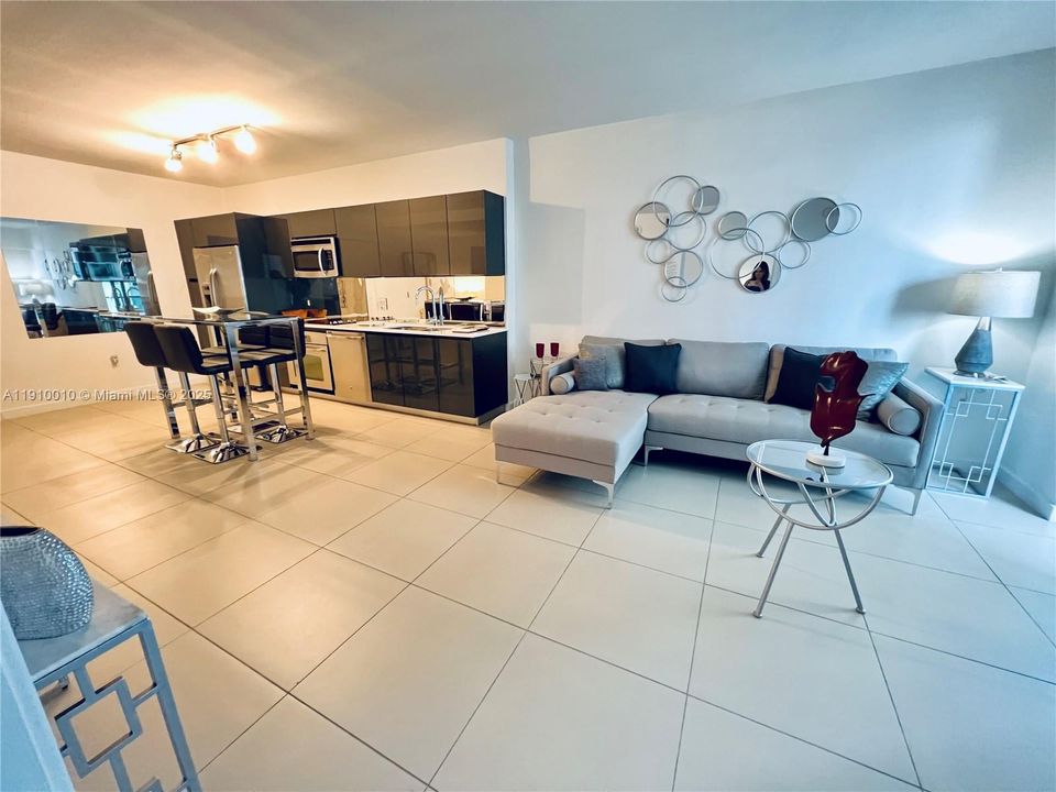 В аренду: $3,000 (1 спален, 1 ванн, 790 Квадратных фут)