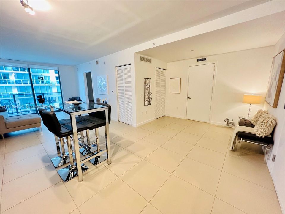 В аренду: $3,000 (1 спален, 1 ванн, 790 Квадратных фут)