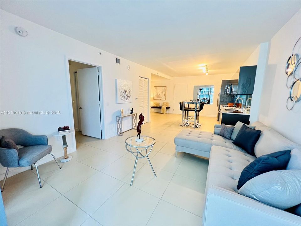 В аренду: $3,000 (1 спален, 1 ванн, 790 Квадратных фут)