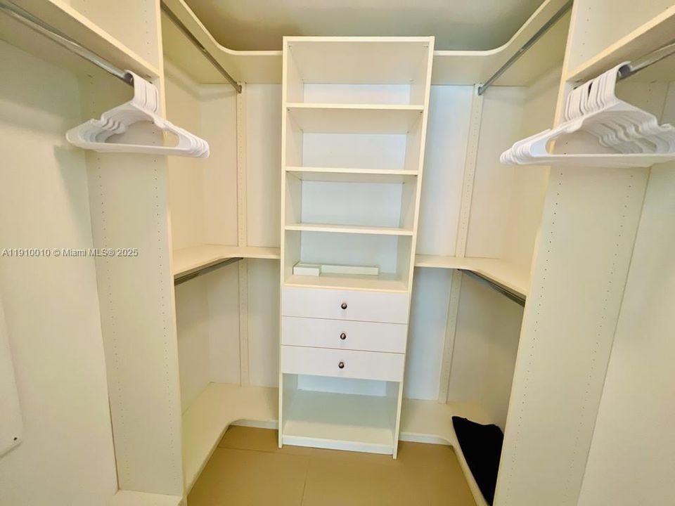 В аренду: $3,000 (1 спален, 1 ванн, 790 Квадратных фут)